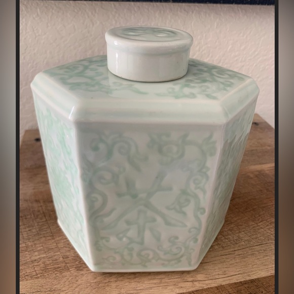 Beautiful Chinese Celadone glaze vase with lid. - Picture 4 of 8